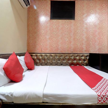 ניו דלהי Oyo Flagship 81569 The Red Rose Inn מראה חיצוני תמונה